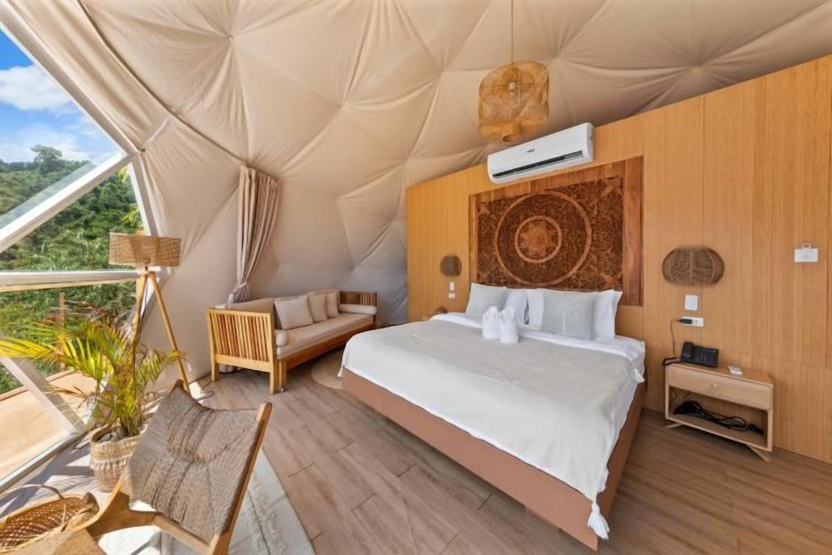 Ropa de cama de alta calidad, edredón, camas con pillow-top y minibar 