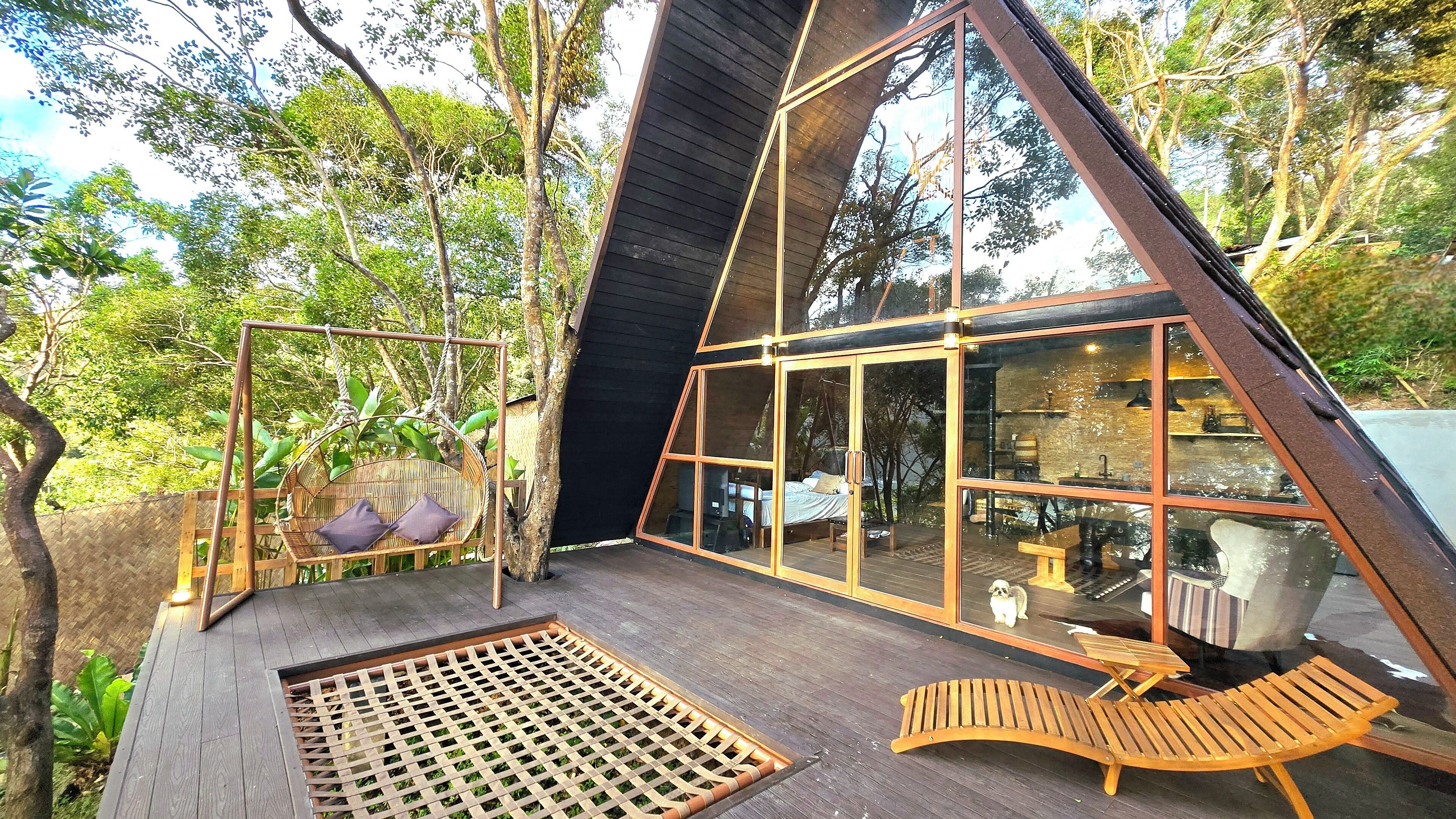 The Love Triangle | Premium bedding, down comforters, pillowtop beds, minibar