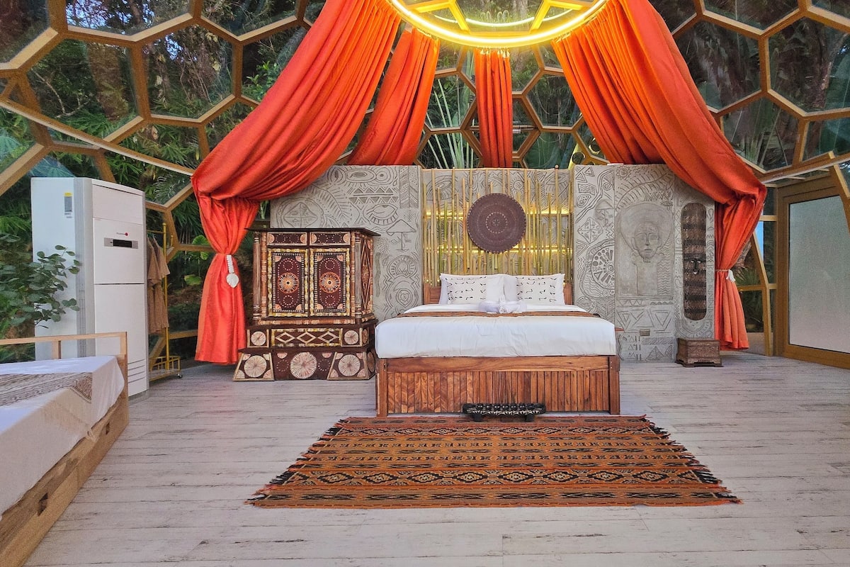 The Honey Trap | Premium bedding, down comforters, pillowtop beds, minibar