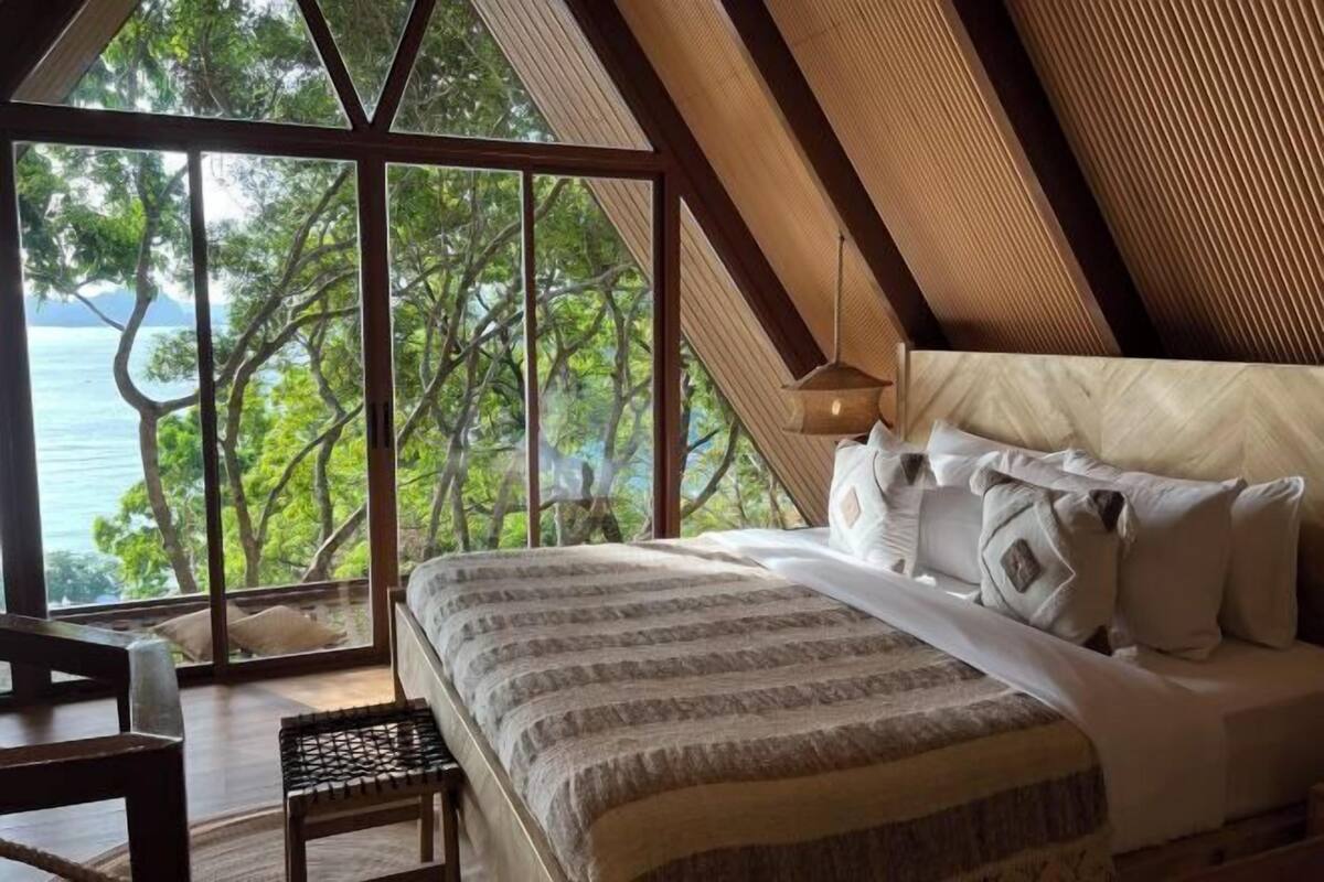 Premium bedding, down duvets, pillow-top beds, minibar