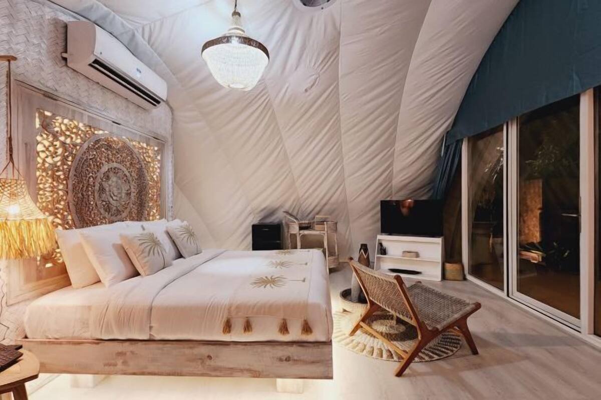 Hochwertige Bettwaren, Daunenbettdecken, Pillowtop-Betten, Minibar