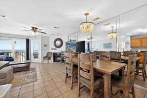 Dining - Ocean Mile I-9 - Beach Front, Swimming Pool, Beach Gear Credit Included! (St. George Island)