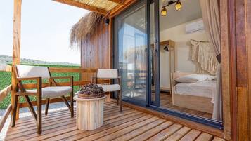 Minibar, soundproofing, free WiFi, bed sheets