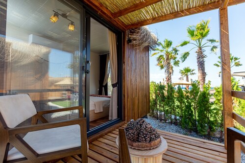 Anda Beach Bistro & Rooms