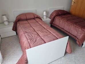 3 bedrooms, bed sheets