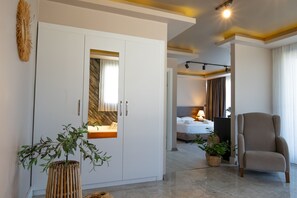 ダブルルーム クイーンベッド 1 台 ジェットバス シービュー | セーフティボックス (室内)、WiFi (無料)、ベッドシーツ