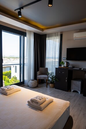 Double Room, 1 Queen Bed, Jetted Tub, Sea View - No 48 Alaçatı (Cesme)