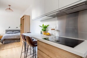 Fridge, oven, dishwasher, coffee/tea maker