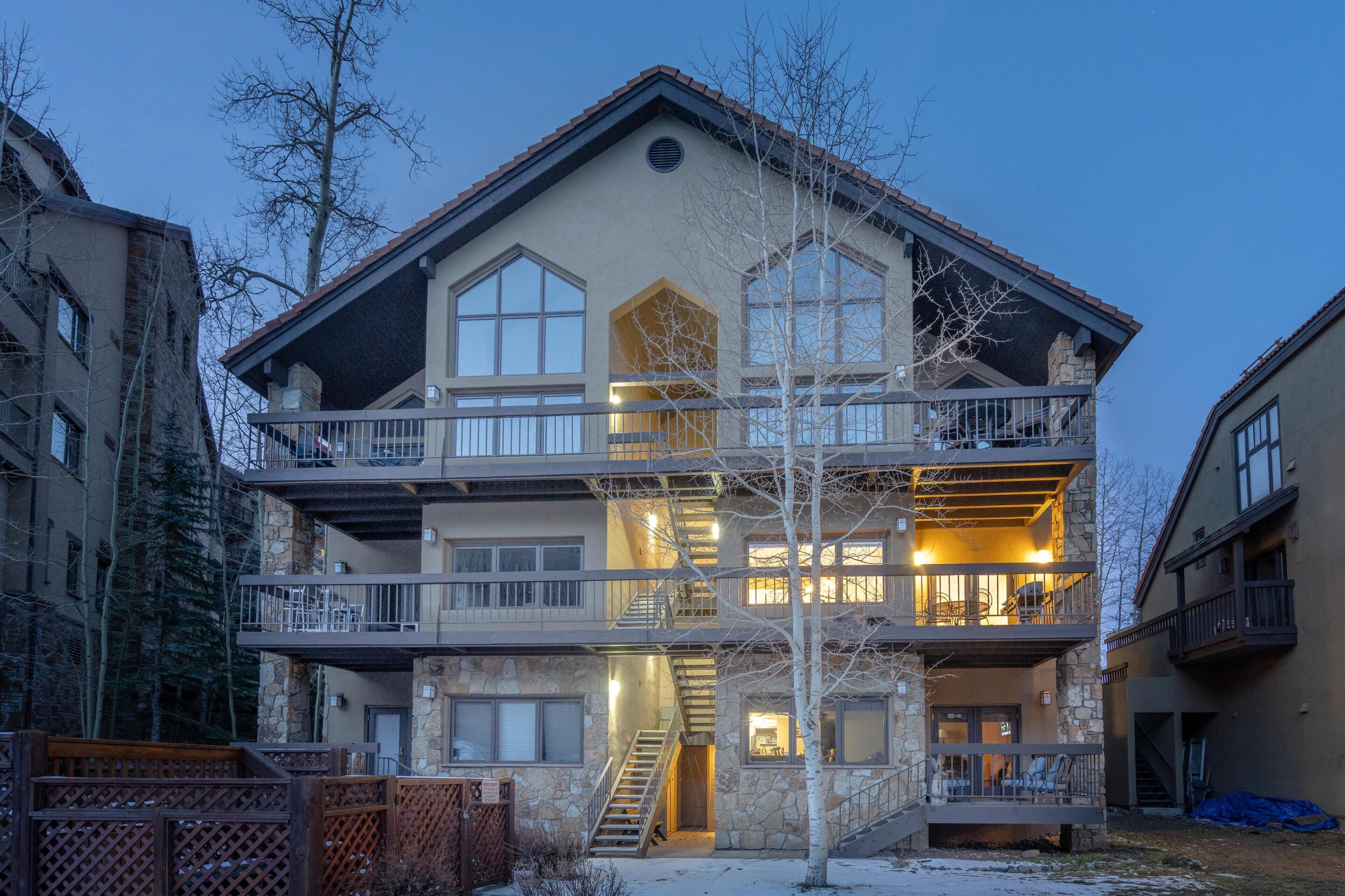 Kayenta 4 condo is located directly on the slopes, near to the Inn at Lost Creek