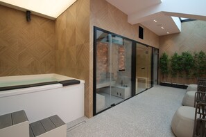Sauna seca, banheira de hidromassagem, sauna a vapor