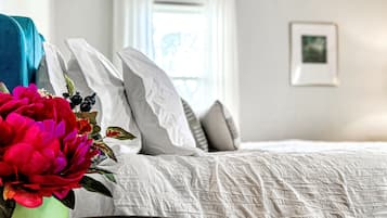 2 Schlafzimmer, Schreibtisch, Bügeleisen/Bügelbrett, Reisekinderbett