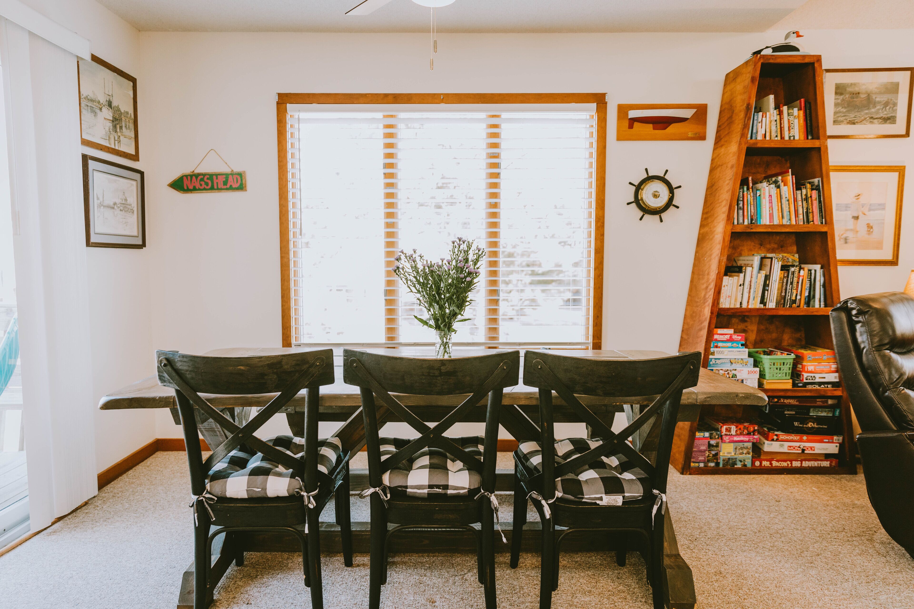 5 min Walk to Ocean, 1 Block to Dowdy Park AMAZING Location!!!!!