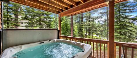 Outdoor spa tub