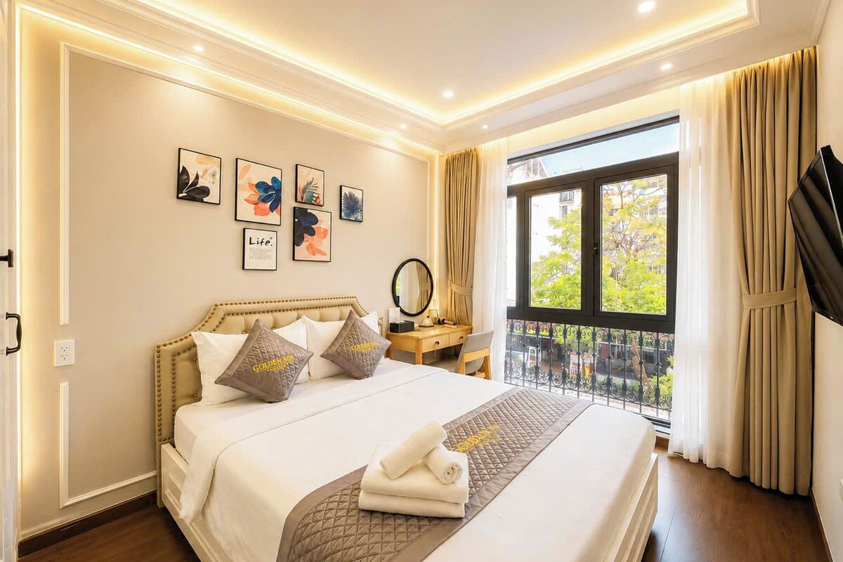 Deluxe Room, City View | Premium bedding, down comforters, desk, laptop workspace
