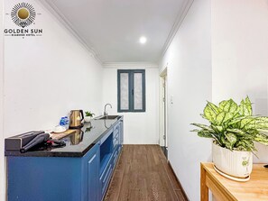 Standard Room | Private kitchen | Mini-fridge, coffee/tea maker, electric kettle, cookware/dishes/utensils