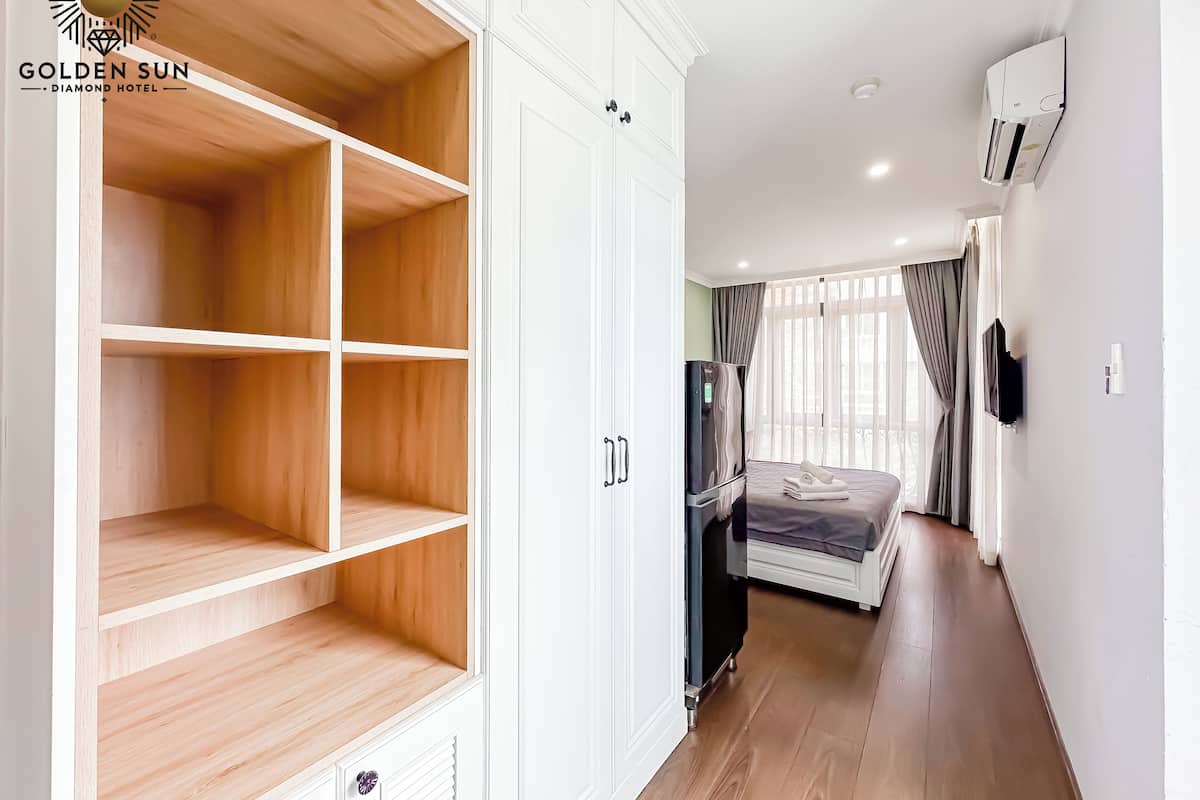 Deluxe Room, 1 Queen Bed, Balcony, City View