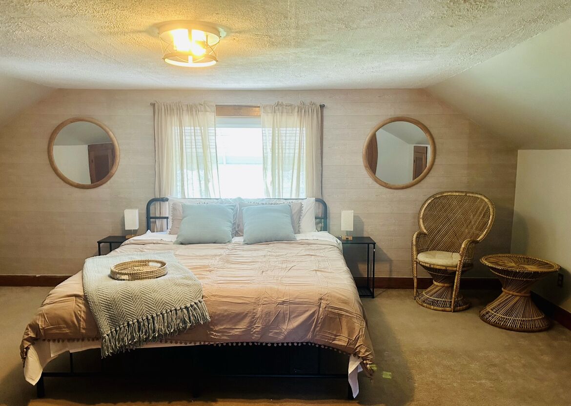 Columbia Getaway. Large home for family fun.