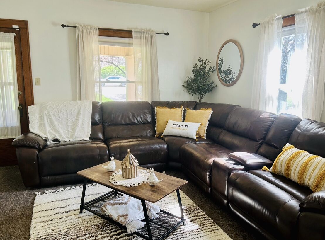 Columbia Getaway. Large home for family fun.