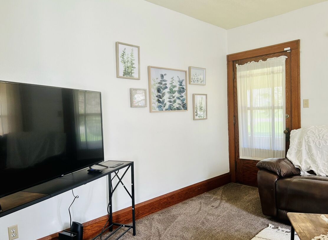 Columbia Getaway. Large home for family fun.