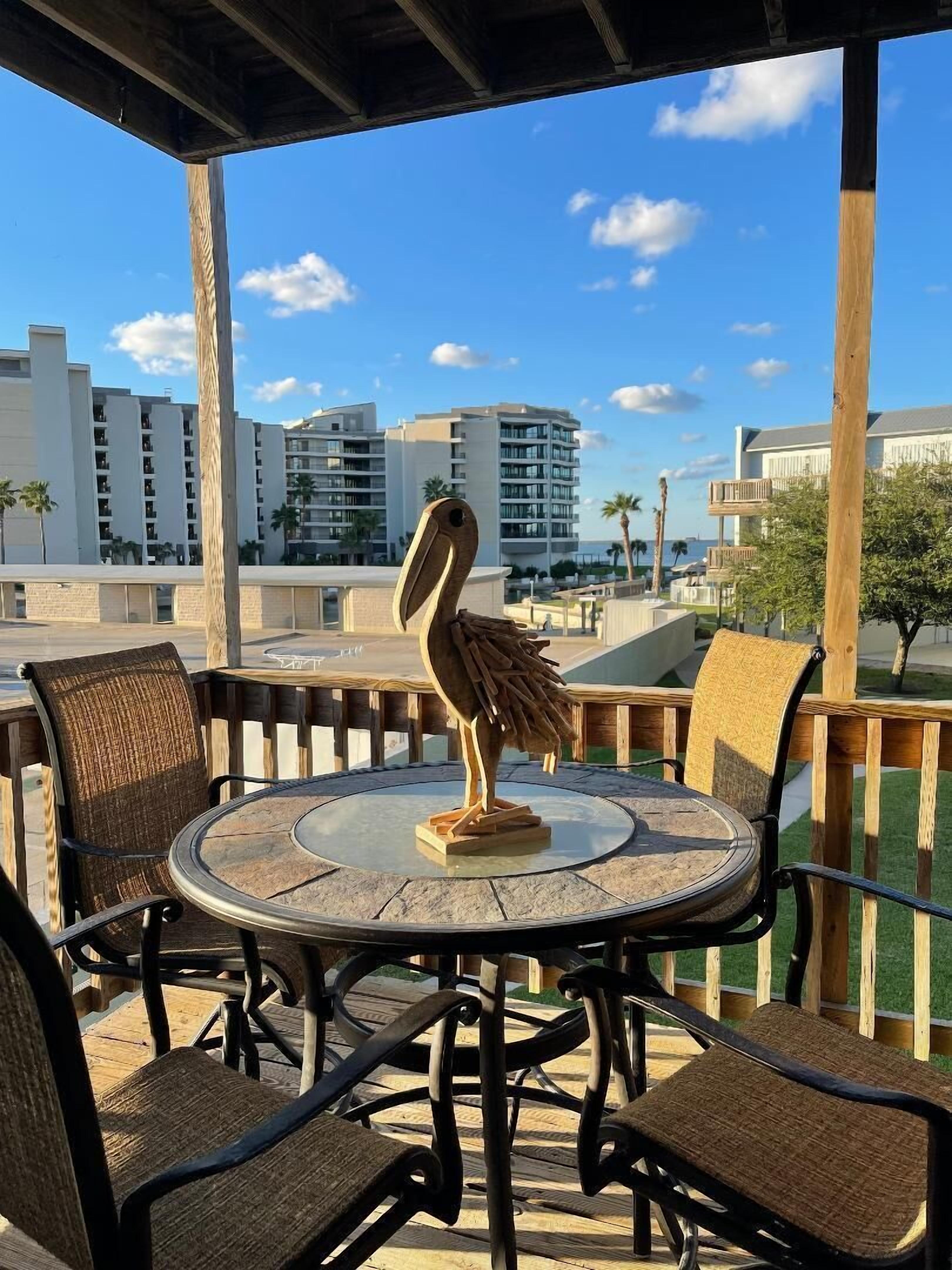Adorable studio condo with king size bed, channel views, sleeps 4!