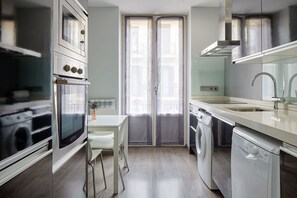 Fridge, microwave, oven, coffee/tea maker