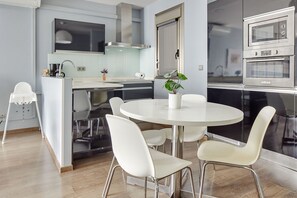 Fridge, microwave, oven, coffee/tea maker
