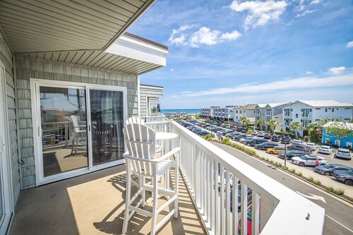Southern Exposure-Next to Johnnie Mercers Pier, Ocean View, Updated Condo