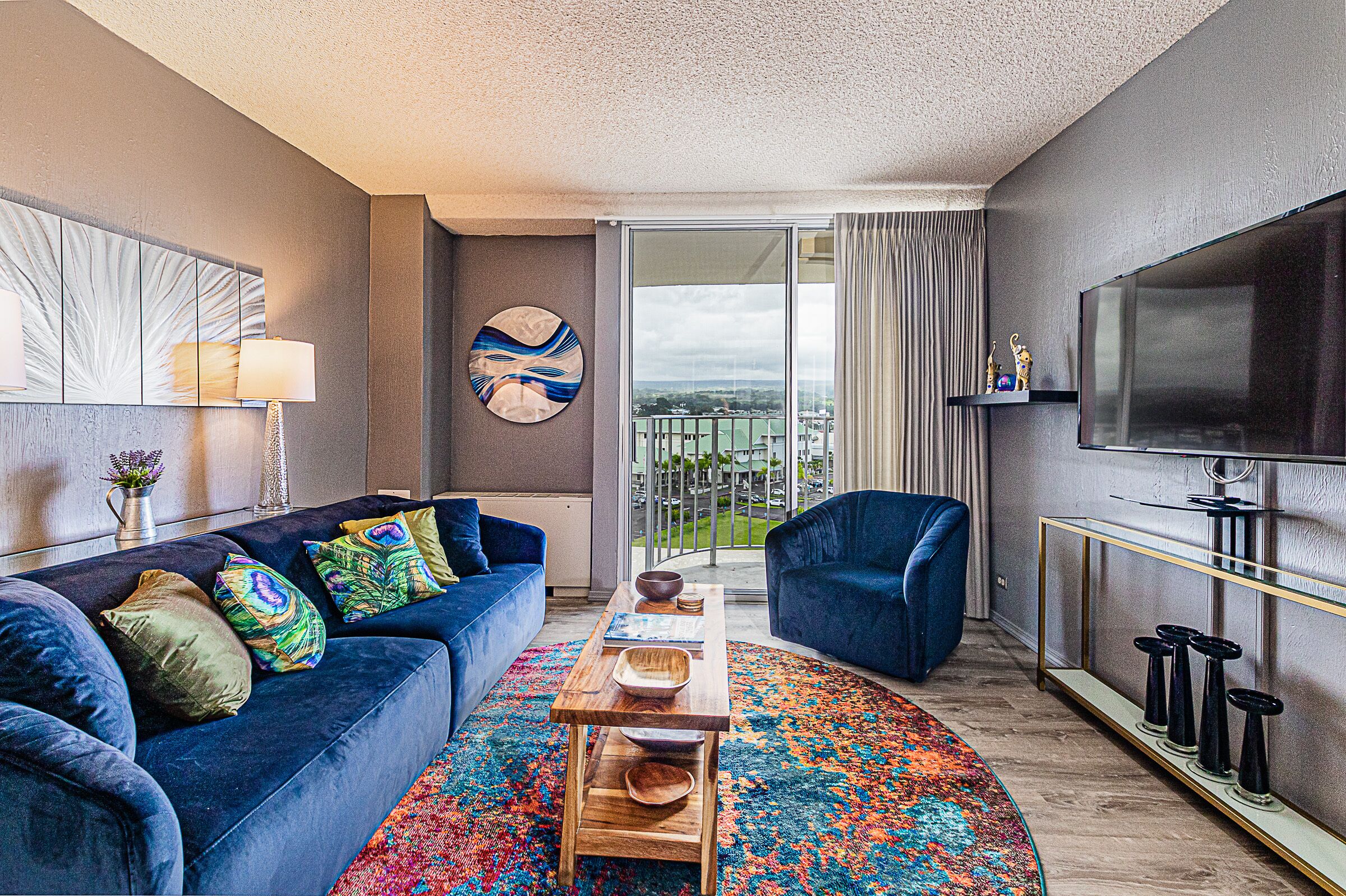 Elegant King Bedroom Condo in the Heart of Hilo, Hilo Lagoon Centre 9th floor