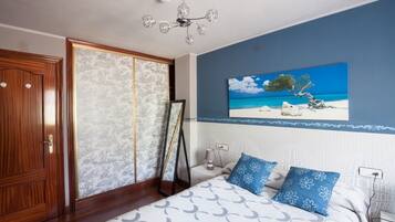 4 slaapkamers, een strijkplank/strijkijzer, reisbedje, wifi