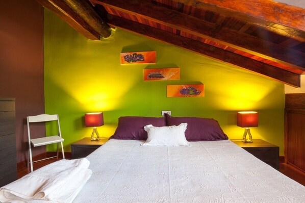 4 bedrooms, iron/ironing board, travel cot, WiFi