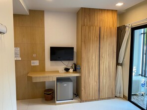 Dobbeltrom – superior, 1 soverom, balkong | Safe på rommet, skrivebord, skrivebord for bærbar PC og lydisolert