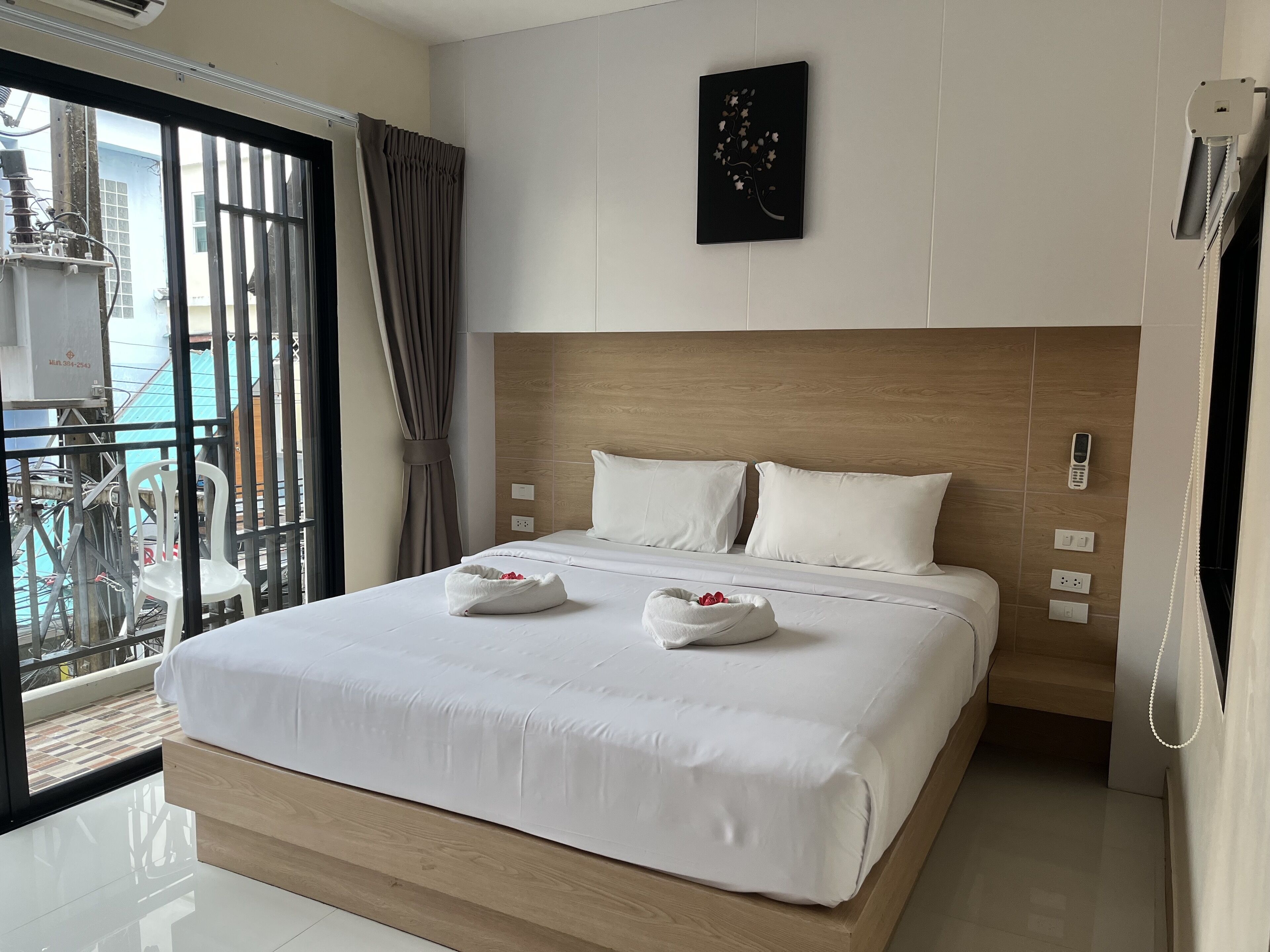 Quarto casal superior, 1 cama King | Cofres nos quartos, escrivaninha, espaço de trabalho para notebook