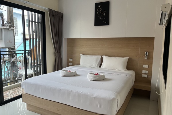 Superior Double Room, 1 King Bed | In-room safe, desk, laptop workspace, soundproofing
