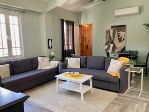 Living room - Casa Blanca in the Heart of Miramar (San Juan)