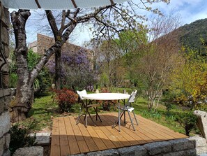 Outdoor dining - Gite at Domaine de L'avène-tura (Avène)