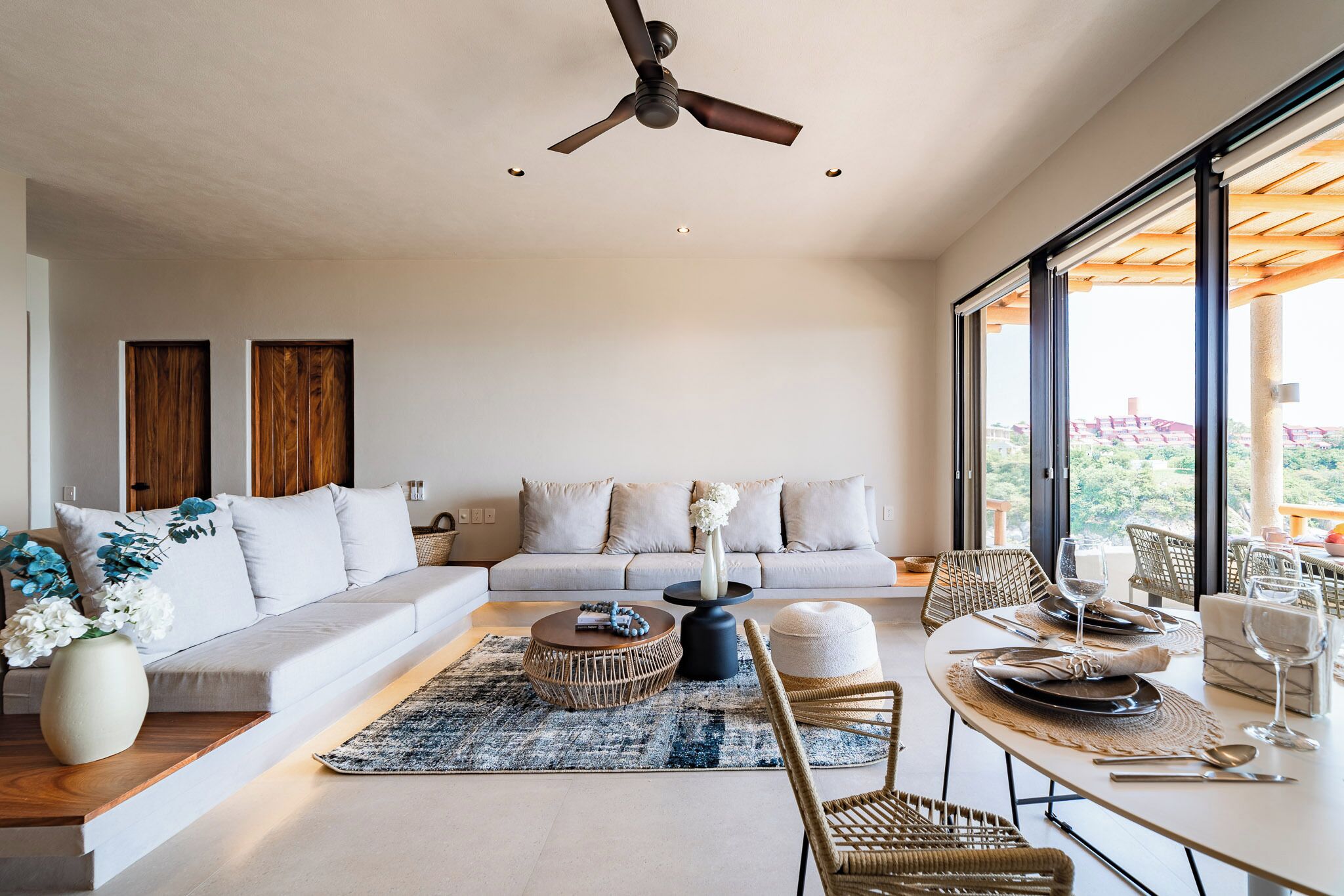 2 King Bed Suites, Ocean Views & Beach Access