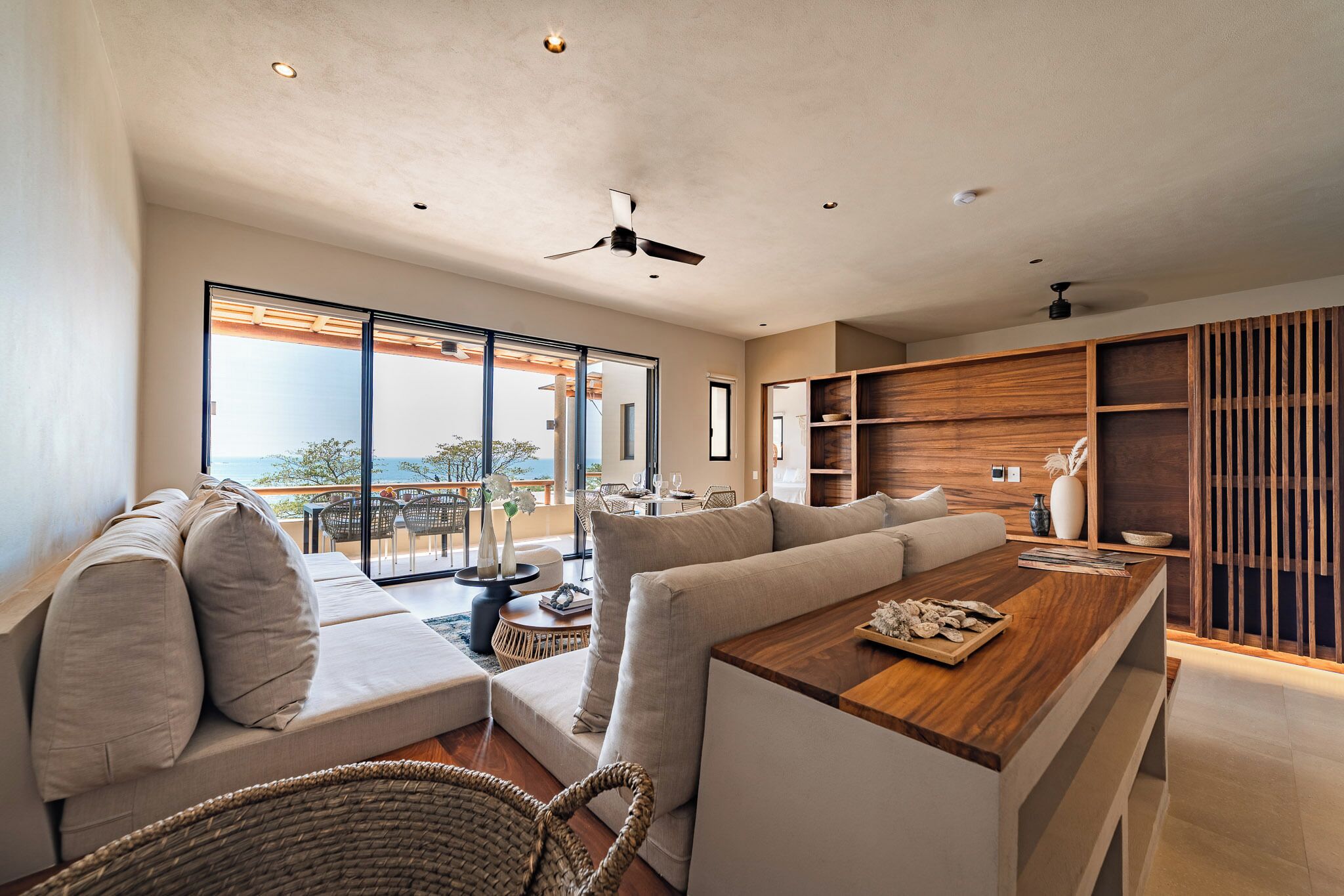 2 King Bed Suites, Ocean Views & Beach Access