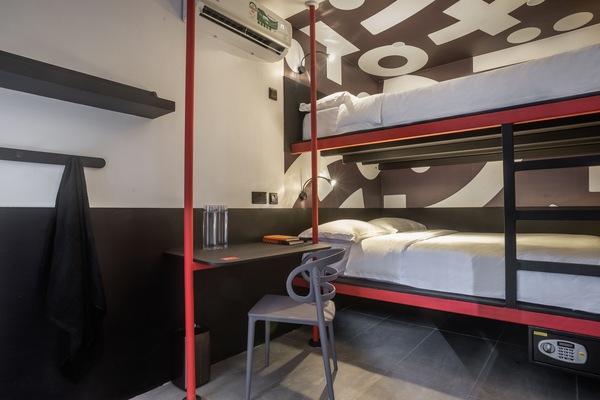 Colchones con pillow-top, escritorio, wifi gratis y ropa de cama