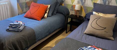 3 Schlafzimmer, Schreibtisch, Bügeleisen/Bügelbrett, Reisekinderbett