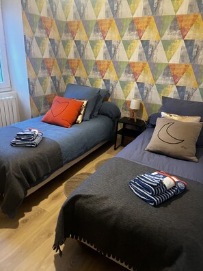 3 bedrooms, desk, iron/ironing board, travel crib