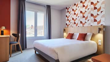 Comfort tweepersoonskamer | Individueel gemeubileerd, een bureau, een laptopwerkplek