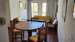City Double Room | Living area - Cerca de todo amplio (Mendoza)