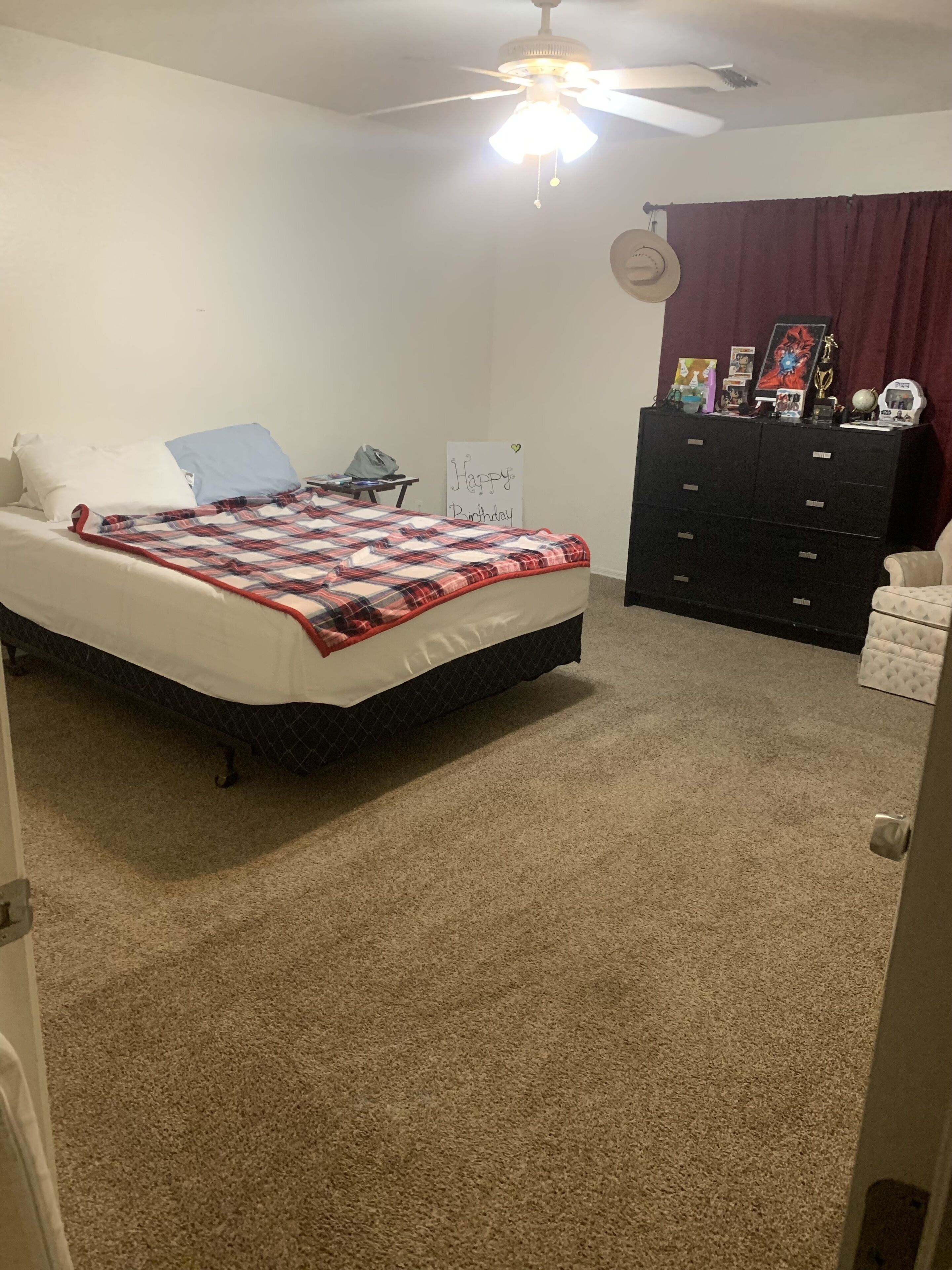 House with room for rent with pool table