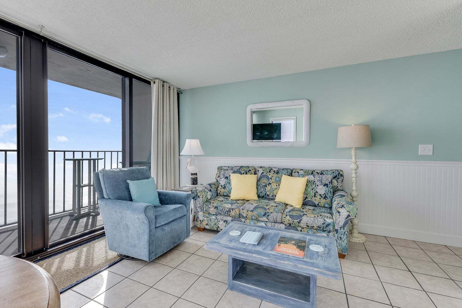 Condo, 1 Bedroom | Living area