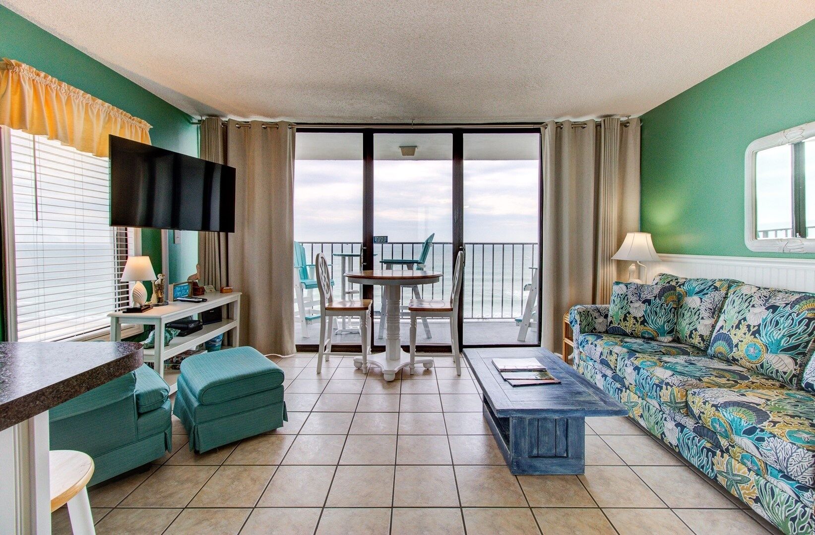 0701 The Green Starfish 1 Bedroom Condo by Redawning