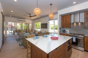 House, 2 Bedrooms | Private kitchen | Fridge, oven, coffee/tea maker, toaster - Casa Coral 2 Bedroom Home by RedAwning (Roatan)