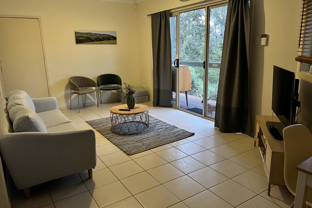 Allusion Farmstay & Vineyard- Unit 1 - Pets negotiable