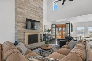 Smart-TV, DVD-Player, Bücher, Videothek