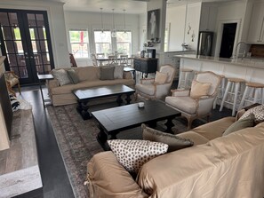 Smart-TV, DVD-Player, Bücher, Videothek