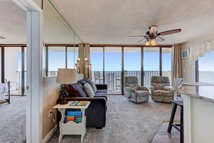 Condo, 2 Bedrooms | Interior